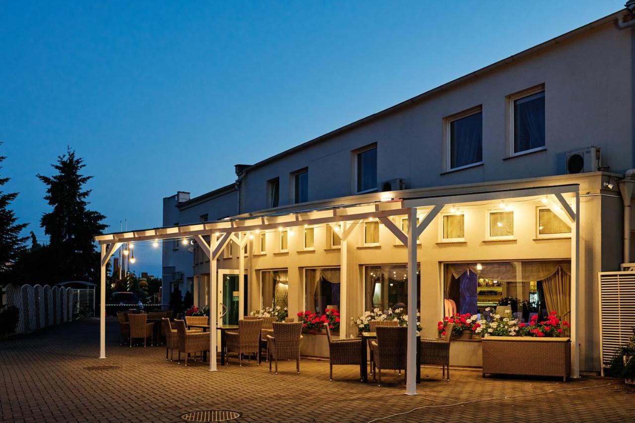 Bialy Dom Henlex Hotel Restauracja ポズナン エクステリア 写真