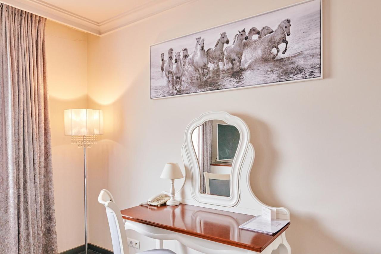 Bialy Dom Henlex Hotel Restauracja ポズナン エクステリア 写真
