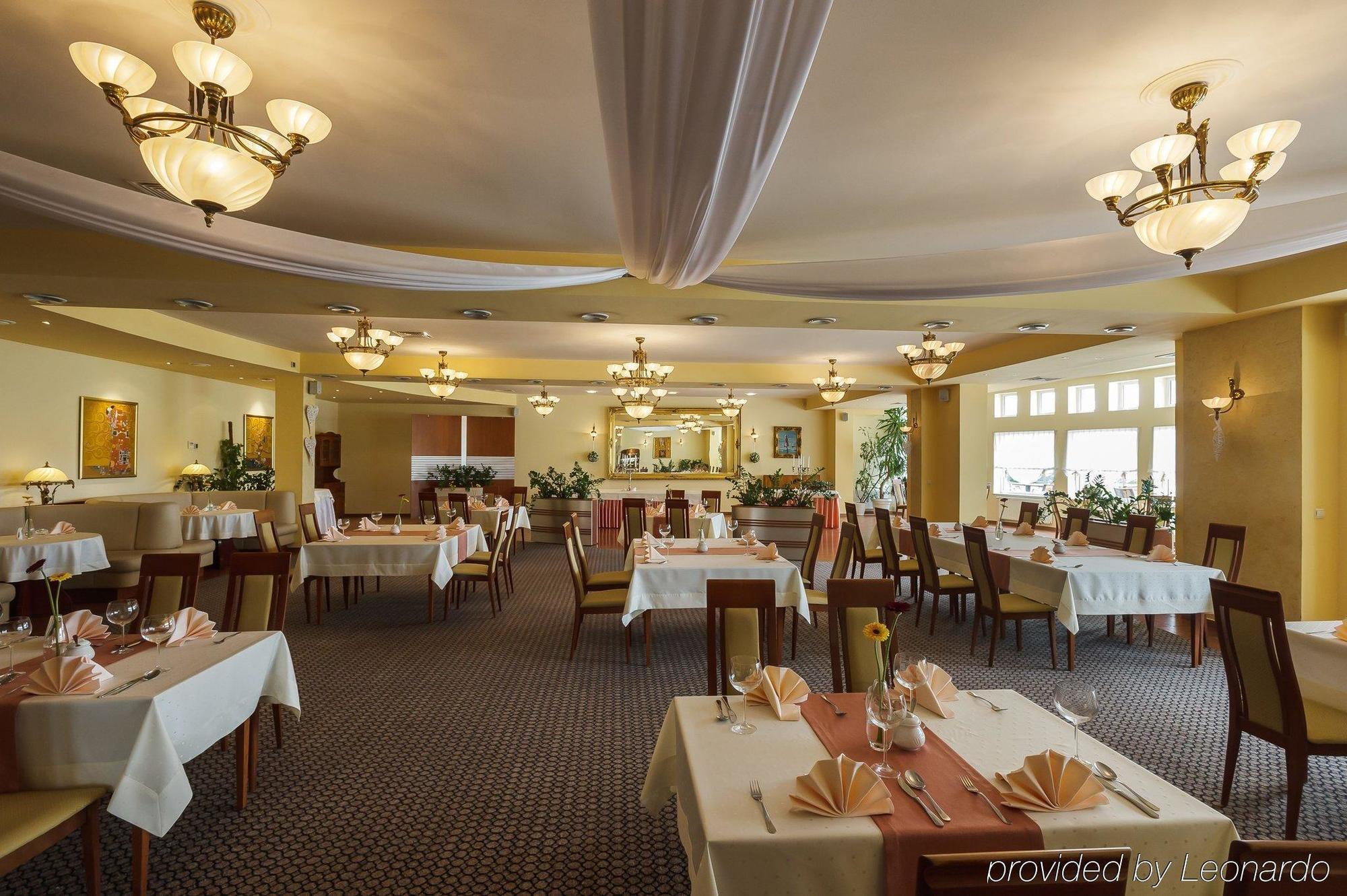 Bialy Dom Henlex Hotel Restauracja ポズナン エクステリア 写真