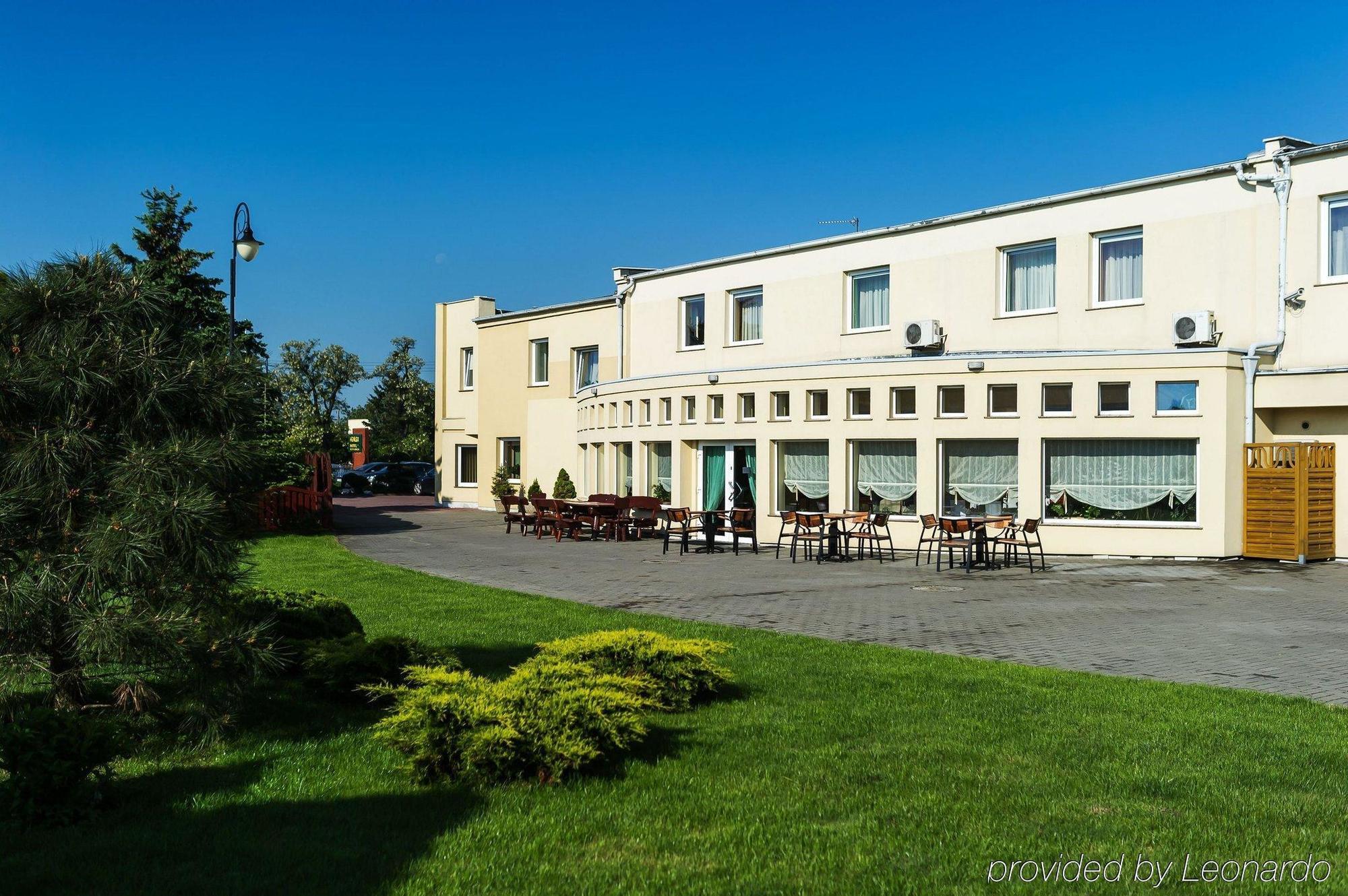 Bialy Dom Henlex Hotel Restauracja ポズナン エクステリア 写真